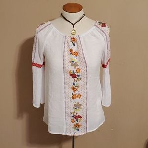 Fig and Flower white flower pattern blouse size sm
